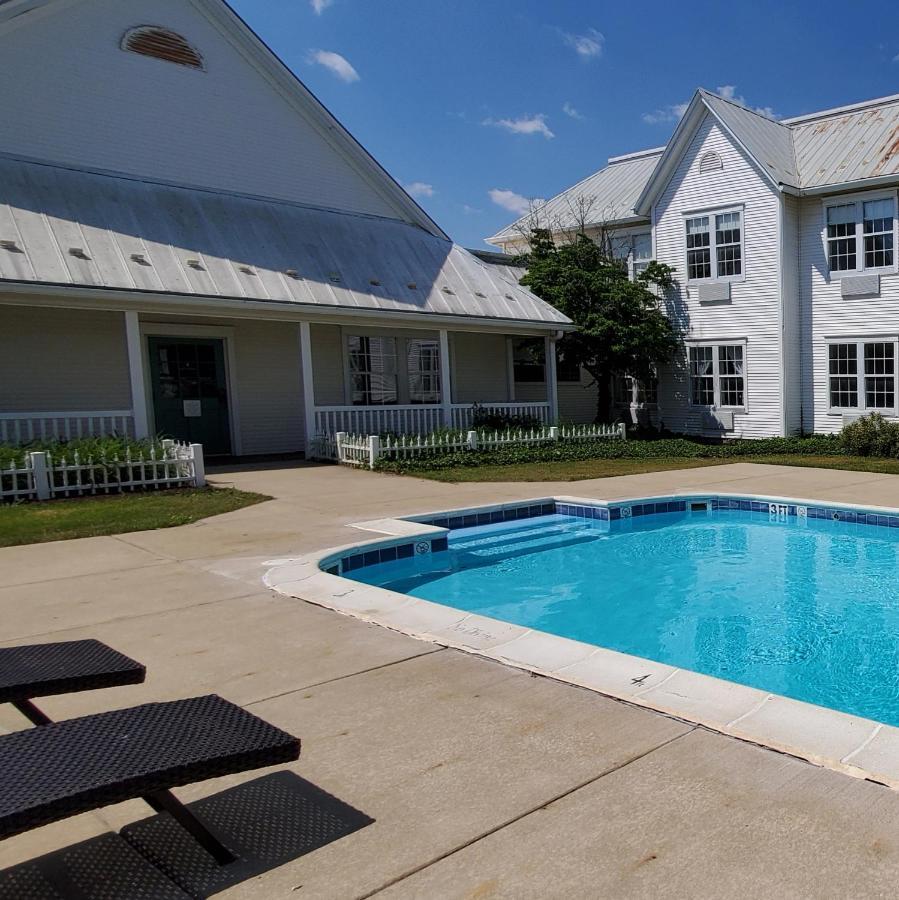 Amish Inn Nappanee Exterior photo