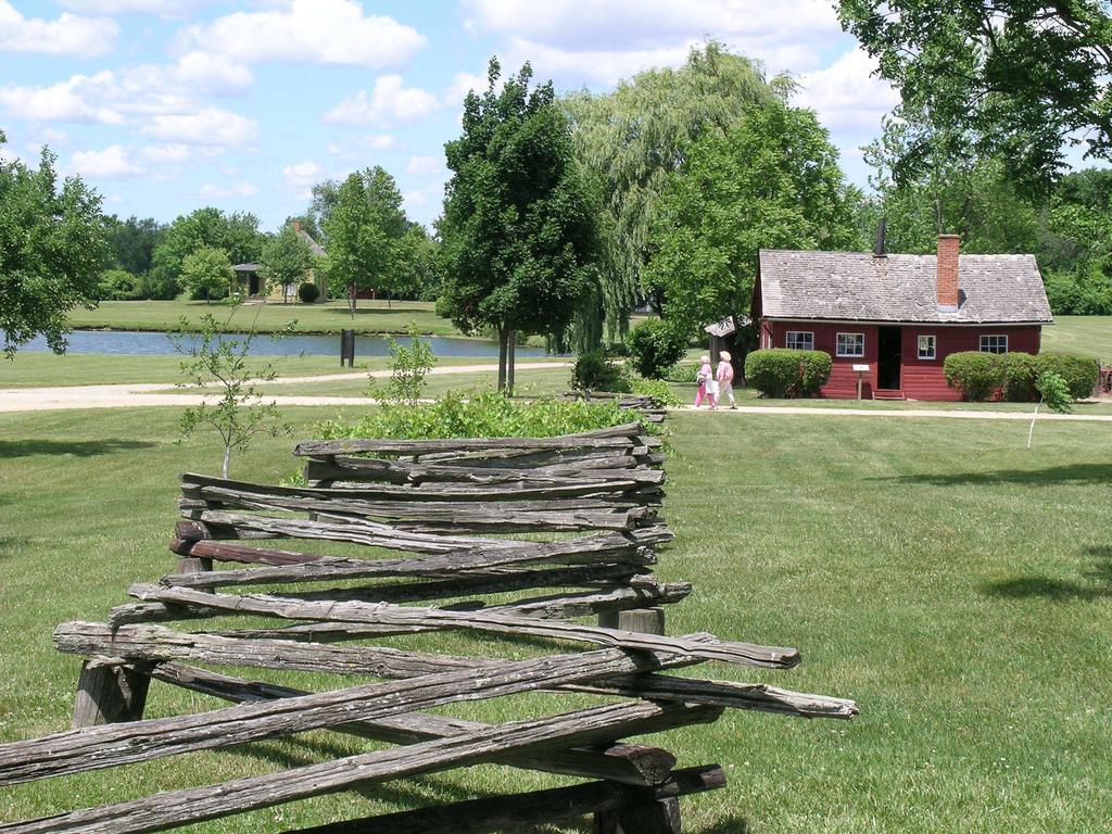 Amish Inn Nappanee Exterior photo