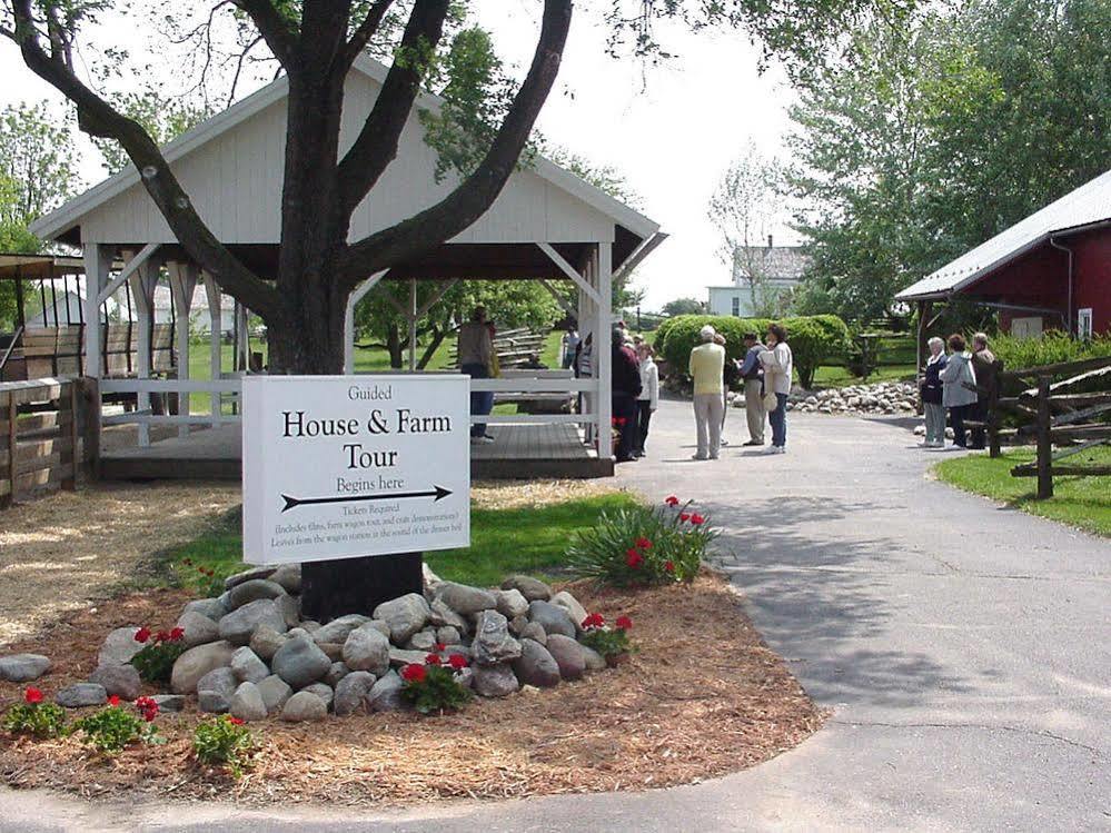 Amish Inn Nappanee Exterior photo