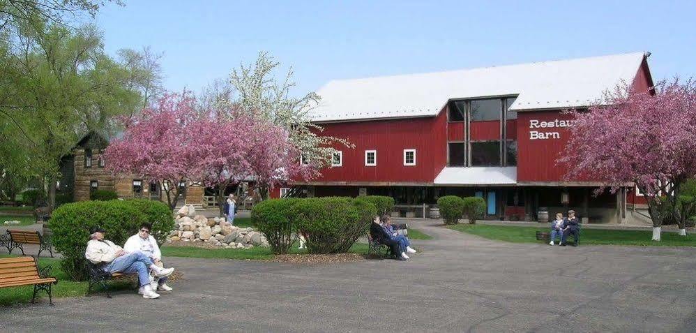 Amish Inn Nappanee Exterior photo
